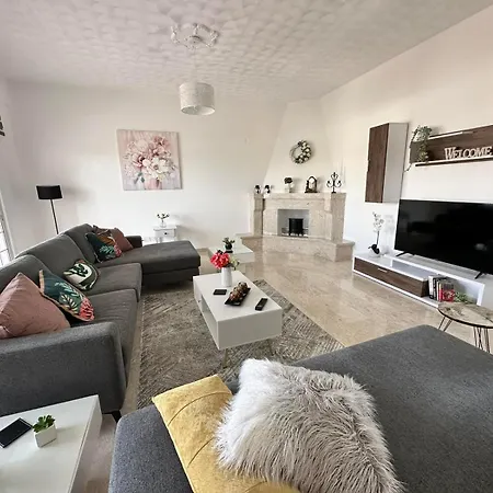 Apartamento A & A House Larnaca