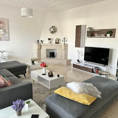 A & A House Apartment *